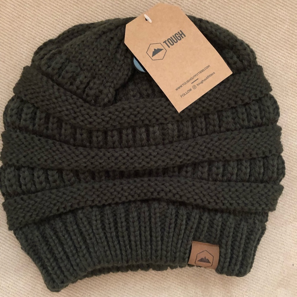 NWT Cable knit beanie
